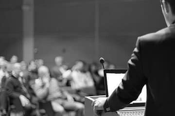 Service de chauffeurs privés VTC, une solution alternative aux taxis G7 VIP Club affaires pour vos transferts vers les aéroports Roissy CDG ou Orly. Location de véhicule de luxe avec chauffeur.