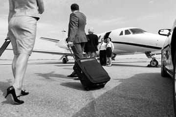 Service de chauffeurs privés VTC, une solution alternative aux taxis G7 VIP Club affaires pour vos transferts vers les aéroports Roissy CDG ou Orly. Location de véhicule de luxe avec chauffeur.