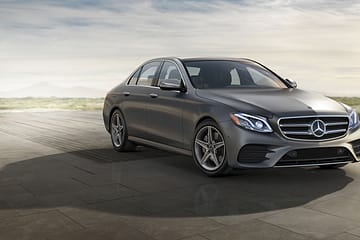 Service de chauffeurs privés VTC, une solution alternative aux taxis G7 VIP Club affaires pour vos transferts vers les aéroports Roissy CDG ou Orly. Location de véhicule de luxe avec chauffeur.